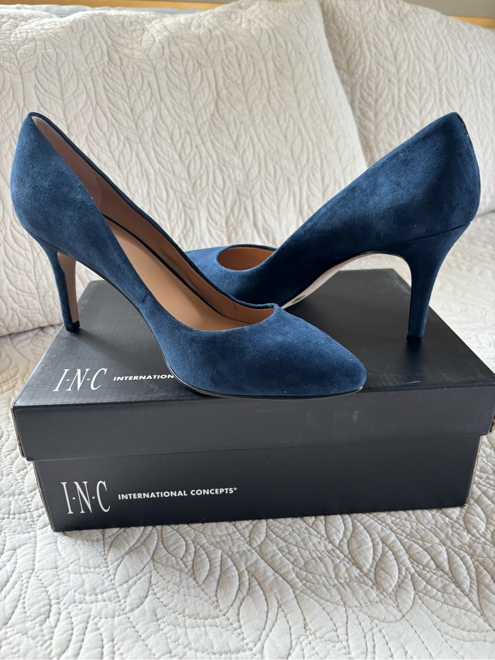 NIB - INC Zitah pump in navy suede